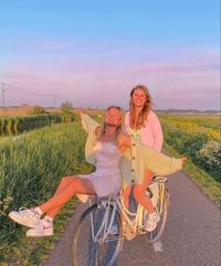 ᵖⁱⁿᵗᵉʳᵉˢᵗ | ʳᵒᵐᵃⁿᵗⁱᶜⁱˢᵉ ♡ vsco teens, teenage dream, art, outfit, style, ootd, tiktok, fashion, trendy, girls, model, beauty, 90s, y2k, retro, vibes, summer, moodboard, aesthetic, best friends, instagram pose idea, inspo, sunset, cute