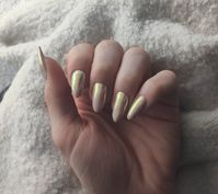 Nails with unicorn powder! 🤩