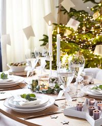 Comment associer le blanc et le vert pour la déco de la table de Noël ? | My Blog Deco