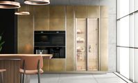 Slatted walnut canaletto brass thread | Brass oxidized liquid metal | Walnut canaletto | Worktop: Gres Laminam | Groove and plinth: Titanium