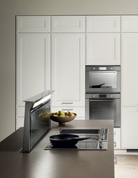 Trendy high-tech details: a Downdraft hood, which disappears completely into the worktop, a cooking area comprising glass-ceramic modules and a sink integrated into the worktop. Comfort and styling appeal are in fact the key features of this Favilla configuration. Shabby chic kitchen ideas.