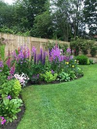 Front Yard Landscaping Ideas - 34+ Fantastic Front Yard as well as Landscape design Jobs You'll Love. 34+ Creative Front Lawn Landscaping Concepts and Yard Styles for 2018. Happy Floral Boundary and Home Window Boxes. Mini Water Function Entranceway. Cottage-Style Planted Wheelbarrow. Traditional Boxwood Edged Pathway. Multi-Season Flowerbed with Annuals and also Evergreens. #frontyardlandscapingideas #frontyardlandscape #frontyardlandscapingdesignsmelbourne #simplelandscapingideas