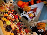 Celebrity parents are hosting VIP teepee sleepover parties at their homes for their kids. Check out the blog post to see how Kimberley Walsh hosted a spooktakular ‘Halloween’ themed party for her sons. This is one of eight celebrity sleepover parties featured.