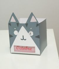 Pot a crayon calendrier perpétuel chat