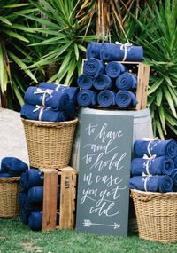winter wedding ideas pashmina blankets for wedding guests