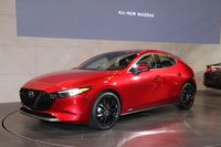 Mazda3_3 – 【東京オートサロン2019】日本初公開の「Mazda3」は2019年内発売!! 注目は北米仕様車の「Mazda3 CUSTOM STYLE」 ｜ Mazda3_11 | clicccar.com(クリッカー)