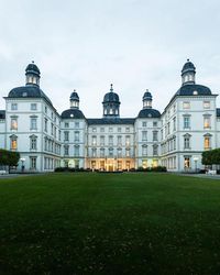 This former hunting lodge of the Counts Palatine of the Rhine was built in Baroque style and opened in 1703. From the Late 18th-century it was mostly used for military purposes before turned into a luxury hotel in 1997.