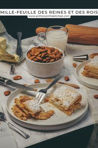 Aujourd'hui, c'est la galette des rois, et lorsque j'ai pensé galette des rois, j'ai imaginé un mille-feuille, ne me demande pas pourquoi, certainement par esprit de contradiction, les traditions qu'elle soient bonnes ou non, dans notre pays elles sont tenace. Alors j'ai décidé d'être "hors sujet" en te proposant une version au format mille-feuilles que j'ai eu envie d'appeler mille-feuilles des reines et des rois.