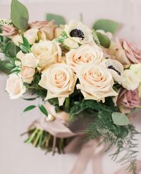 We’re loving these florals from Alexandra and Curtis’s wedding! They kept things looking classic with lighter blushes and neutrals and then added a pop of navy with the anemones to add some drama. Anyone else planning on using colors like this for your wedding? Let us know in the comments! Florals @rosebud_floral