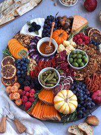 @ainttooproudtomeg's cheese board is lookin' like a snack. 😍🧀 This autumn-themed board is the perfect holiday appetizer with a little something for everyone. We have everything you need to create you very own cheese board!