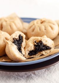 Black Sesame Whole Wheat Steamed Buns – Super Nummy