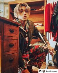 山田裕貴 YUKI YAMADA 야마다 유키 on Instagram: "どどぅん Photo by @kosukemae #Repost @kosukemae ・・・ TVガイドDAN vol.46 山田裕貴連載 今号は古着屋さんに扮する山田くんを撮っています。かっこよ。 ぜひ! #山田裕貴 #tvガイドdan"