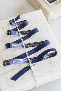I wanted to inspire you with some cute and classic gift wrapping ideas. Don't wait and get into a wrapping frenzy Christmas eve!