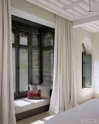Riad Mena, à la périphérie de la médina, est le résultat de plusieurs années de travaux de restauration et une bonne dose d’imagination, le lieu allie éléments traditionnels et touches modernes dans un ensemble cohérent et élégant.