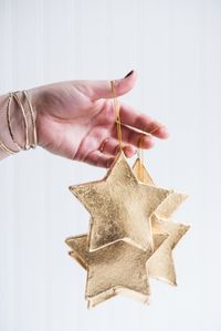 DIY Gold Leaf Star Ornaments | Homemade ornaments, homemade Christmas gifts, Christmas decor ideas and more from @cydconverse