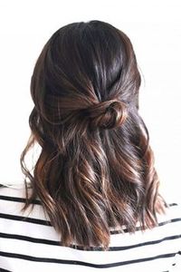 Cheveux mi-longs : 22 coiffures pour être stylée en simplicité