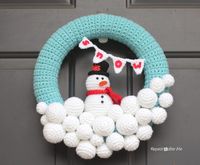 I’m dreaming of some snow this winter. Just enough so my boys can build a snowman in the backyard 🙂 While I wait for those first few flakes, I decided to make a little bit of a winter wonderland in our house and I’m starting with this crocheted snowball wreath! I have visions of snowball …