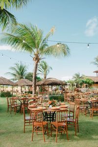 Destination wedding ganha uma cerimônia alto astral na praia