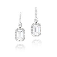 Pair of Diamond Pendent Earrings | 3.16及3.02克拉 方形 D色 完美無瑕 鑽石 耳墜一對 | Magnificent Jewels: Part I | | Sotheby's