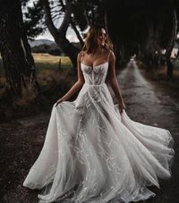 Bella Bianca Bridal Couture on Instagram: "Obsessed with ‘GLEN’ by @galialahav ✨ Isn’t she stunning?? 👏🏻"