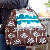 This roomy tote features a big bottom, drawstring handles, a handy side pocket, and secret straps to keep the bag tied up until you need to use it. Best part of all, this sewing project uses exactly 6 fat quarters to complete, with virtually no waste! Get the free step-by-step tutorial on weallsew.com #bagpattern #diytotebag #totebag