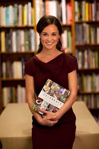 Kate’s Power Suit on Twitter: "Pippa looks beautiful https://t.co/62j0t8uD0T" / Twitter