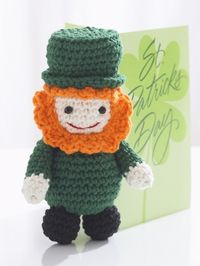 Free Pattern - Amigirumi leprechaun will lead you to his pot of gold! #crochet