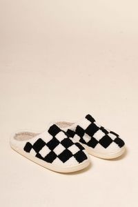 Stay trendy AND cozy with these slippers all year round! The Charlie Checkered Slipper features a shearling lining and a checkerboard detail embroidered on the front. Small = 5/6 Medium = 7/8 Large = 9/10