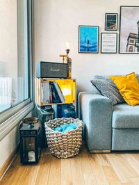Transformation et aménagement de ce Salon cosy et chaleureux. Idée de décoration appartement de 30m2. De la conception aux travaux de ce petit appartement / studio en région parisienne. Mix carrelage et parquet, canapé d'angle convertible, tables basses gigogne. Decoration, 2019, 2020, paris, Leroy Merlin, construction, inspiration, mosaïque, carrelage hexagonal, K, bois, architecte, chantier, renovation, coin salon, coup de coeur, la redoute, fonctionnelle, optimisé, chêne, or, doré, plante