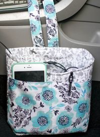 Keep everything you need handy - and organized - in the car with this sweet little bag! Mine holds my phone (and the cords, lol), a couple pens, and anything else I want to toss in there quick while I'm driving. From the front you can see it has all the features that we noticed on this month's Pinterest Un-Tutorial. But there's more...