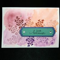Ik was op slag verliefd op deze kaart van Ingrid Nellen. De watercolour wash in de achtergrond is prachtig en dan nog het ton-sur-ton generatie stempelwerk erop met de takjes van de Lovely You stempelset. LOVE IT! Ingrid maakte de kaart af met een simpele spreuk gestansd met de bijpassende Lovely Labels Pick a Punch en wat Rhinestones. #prulleke #prullekekleurencombinatie #stampinupnederland #lovelyyoubundle #stampinupdemonstratrice #kleurencombinatie #echtepostiszoveelleuker #stampinupdemo
