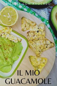 Vi piace l’avocado? Allora non potete fare a meno di amare il Guacamole. Questa delicata salsa con una piacevole piccantezza e interessanti note di lime in duetto con le patatine di mais è una vera delizia di gusto! #avocado #ricetta #salsa #messicana #limone #lime