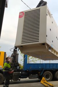 Instalación grupo electrógeno Agresa para SMP Automotive / Inelt. Grúa Marcel Soler. Installation d'un groupe électrogène Agresa pour SMP Automotive / Inelt. Grue Marcel Soler. Installation of Agresa generator set for SMP Automotive / Inelt. Marcel Soler Crane.