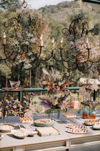 Casamento boho moderno em tons pastel na fazenda