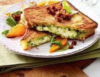 Das Rezept für Mozzarella-Pesto-Sandwich und weitere kostenlose Rezepte auf LECKER.de