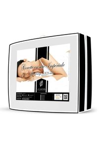 Destinée au printemps et à l'automne mais parfaite à la saison froide dans une chambre tempérée, cette élégante couette Label Naturel Impériale Mi-saison 350g en soie sauvage vous procurera douceur et confort avec son garnissage de haute volée 100% soie de chênes et son élégante enveloppe en jacquard 100% coton 120 fils au toucher délicat, finie avec soin et dans les règles de l'art. Labellisée Oeko-Tex®, elle est totalement exempte de substances chimiques nocives. Un must, assurément.