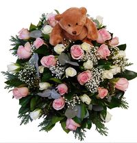 Rouwbiedermeier met witte en roze Rozen en lief beertje