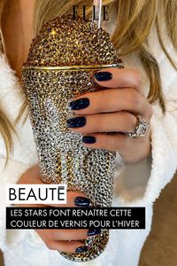 Sur Instagram, les célébrités optent toutes pour des manucures bleu marine. Photos.