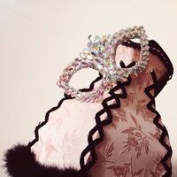 Abat-jour tulipe corset avec lacet. #tulipe #corset #abatjour #rose #coutil #sexy #faitmain #fabricationfrancaise #artisanatdart #lampshade #lampe Boutique www.abatjourfaitmain.fr