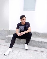 Rizky Nazar di Instagram "Happy monday semua! Thanks buat @itsgreenlight T-shirtnya bikin aktivitas gue lebih nyaman👌🏻 #itsgreenlight #greenlightforlife…"
