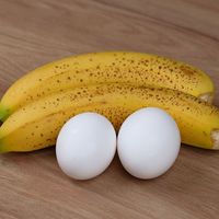 2 plátanos maduros 2 huevos 6 Cucharadas (Sopa) de Tapioca