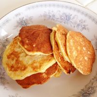 1 ripe banana + 2 eggs = pancakes! Whole batch = about 250 cals. Add a dash of cinnamon and a tsp. of vanilla! Top with fresh berries! Would make great crepes too!