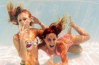 37 Impossibly Fun Best Friend Photography Ideas @Whitney Clark Clark Rasnake we need to do done of these.