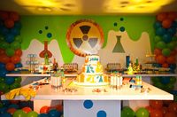 Some quick decorating slime wall & the balloon pillars.