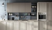 This generously-sized composition also showcases the distinguishing features of Sax: frame door in Artic Oak decorative melamine and Setup accessorised wall panel, that metallic touch that makes “tasks” around the kitchen’s operating stations comfortable.