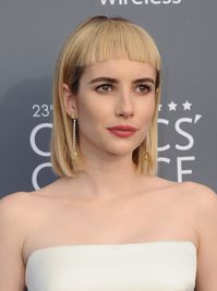 La mini frange sera-t-elle la nouvelle #coiffure #tendance - La #frange #courte d'#EmmaRoberts