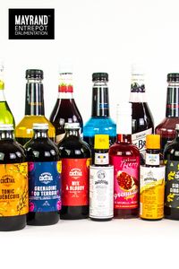 Faites plaisir à vos proches à la veille du nouvel an en leur faisant des cocktails alcoolisés ou non alcoolisés avec la gamme de sirops et mélanges! On y trouve : ⚜️ Les sirops et mélanges 100% québécois de Monsieur Cocktail 🍒 Les sirops Marie Brizard, Torani et Mathieu Teisseire 🌿 Les amers aromatiques Angostura 🍹 Les mélanges faciles à utiliser de Mott’s