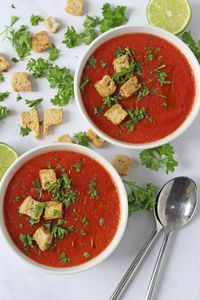A delicious and refreshing no cook tomato soup ready in less than 5 minutes. No peeling or chilling required. The perfect lunch this summer. #gazpacho #coldsoup #chilledsoup