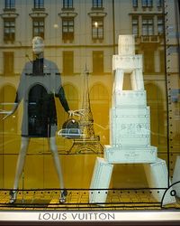 brief idea, window display/visual merchandising