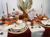 => Table de Mariage Bohème et Minimalist Décoration de table pour un mariage "amour forever" (nuances de orange et de nude). Des jolis bougeoirs, des vases, de l'art de table, du pliage de serviette et de beaux chemins de table en coton bio ! Tout pour ravir vos invités pour un mariage réussi.